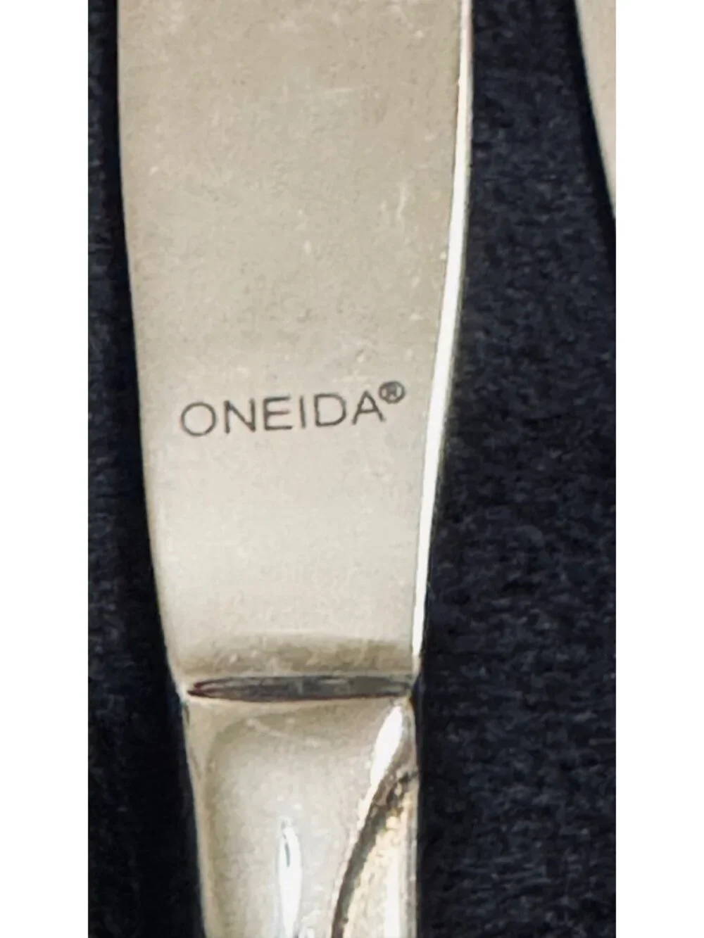 4 Oneida TUSCANY Dinner Knives Stainless Steel Scroll